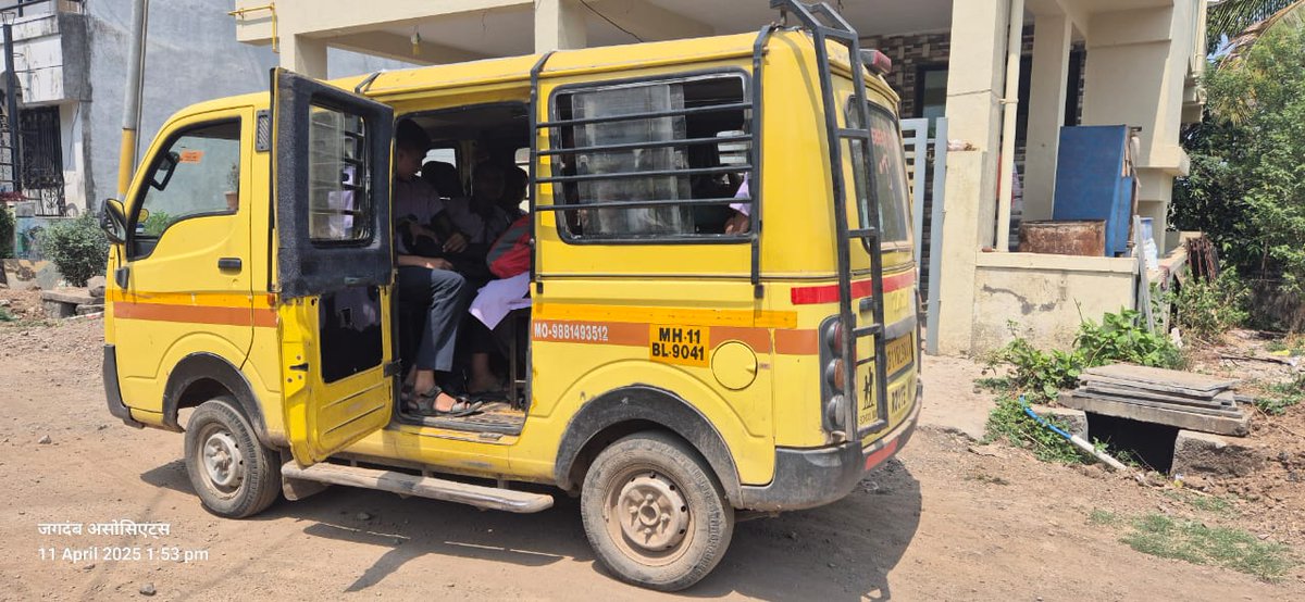 sakal_hindu_'s tweet photo. School Annasaheb Kalyani Vidyalaya, Satara – Students’ plight continues, but school bus driver is performing “Namaz”!!

the bus driver parks the car on the road, leaves the key in the car and goes to offer Namaz quietly

Namaz, that too by playing with the lives of the students???
Isn’t the safety of the students, their lives important?

In the heat of 40 degrees, the children in the bus are suffering, and the driver, however, turns off the car and sits in the shade offering Namaz…

Who is responsible if a child turns the key, the car starts, and something life-threatening happens?
The school management? Or Namazee???

This is an attack on the trust of the parents!
This is a crime against the safety of the students!!

This jihadi driver is not just careless – he is a criminal.
This must be suspended and investigated immediately!

 Schools and administrations should wake up and answer – is religion more important than the lives of children?
@PMOIndia @HMOIndia @CMOMaharashtra @Dev_Fadnavis @dpradhanbjp @ChDadaPatil @SataraPolice @CollectorSatara @Info_Satara