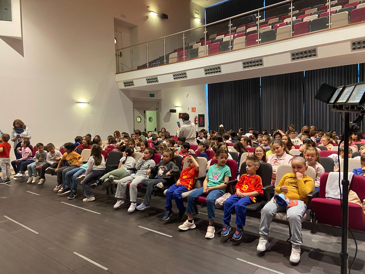 CEIPMARQUESESD1's tweet photo. El alumnado de 1º a 4º y EE ha asistido a un Tetaro de títeres en El Pósito. https://t.co/f9qWc4Pihg