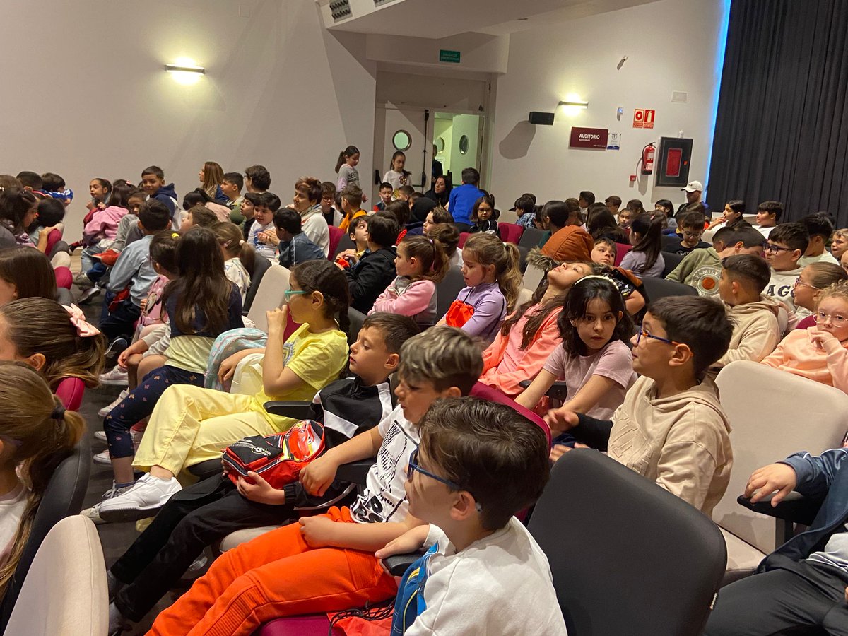 CEIPMARQUESESD1's tweet photo. El alumnado de 1º a 4º y EE ha asistido a un Tetaro de títeres en El Pósito. https://t.co/f9qWc4Pihg
