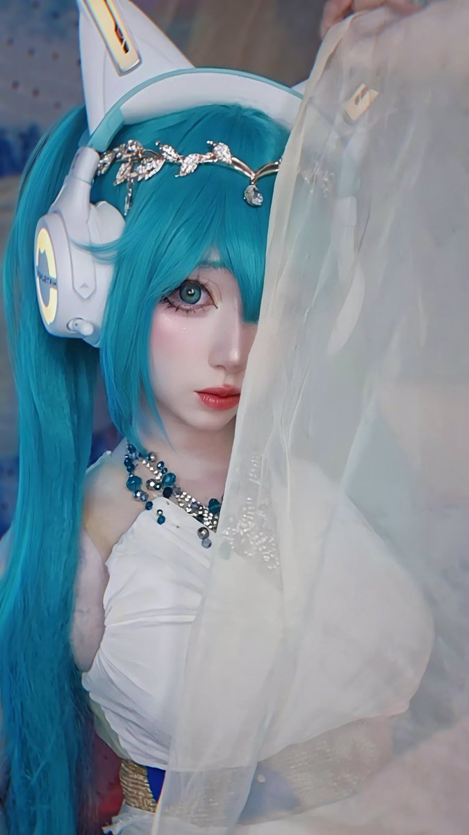 KatyHatsune's tweet photo. 🩵💛 Miku Egyptian 💛🩵

Espero que estés teniendo un día lindo y mágico ✨

#yowustyle #yowu #hatsunemiku #hatsunemikucosplay #cosplay #mikucosplay #mikugerms #mikumexicana #vocaloid #vocaloidcosplay #mikuegypt https://t.co/hGFKcR4lSC
