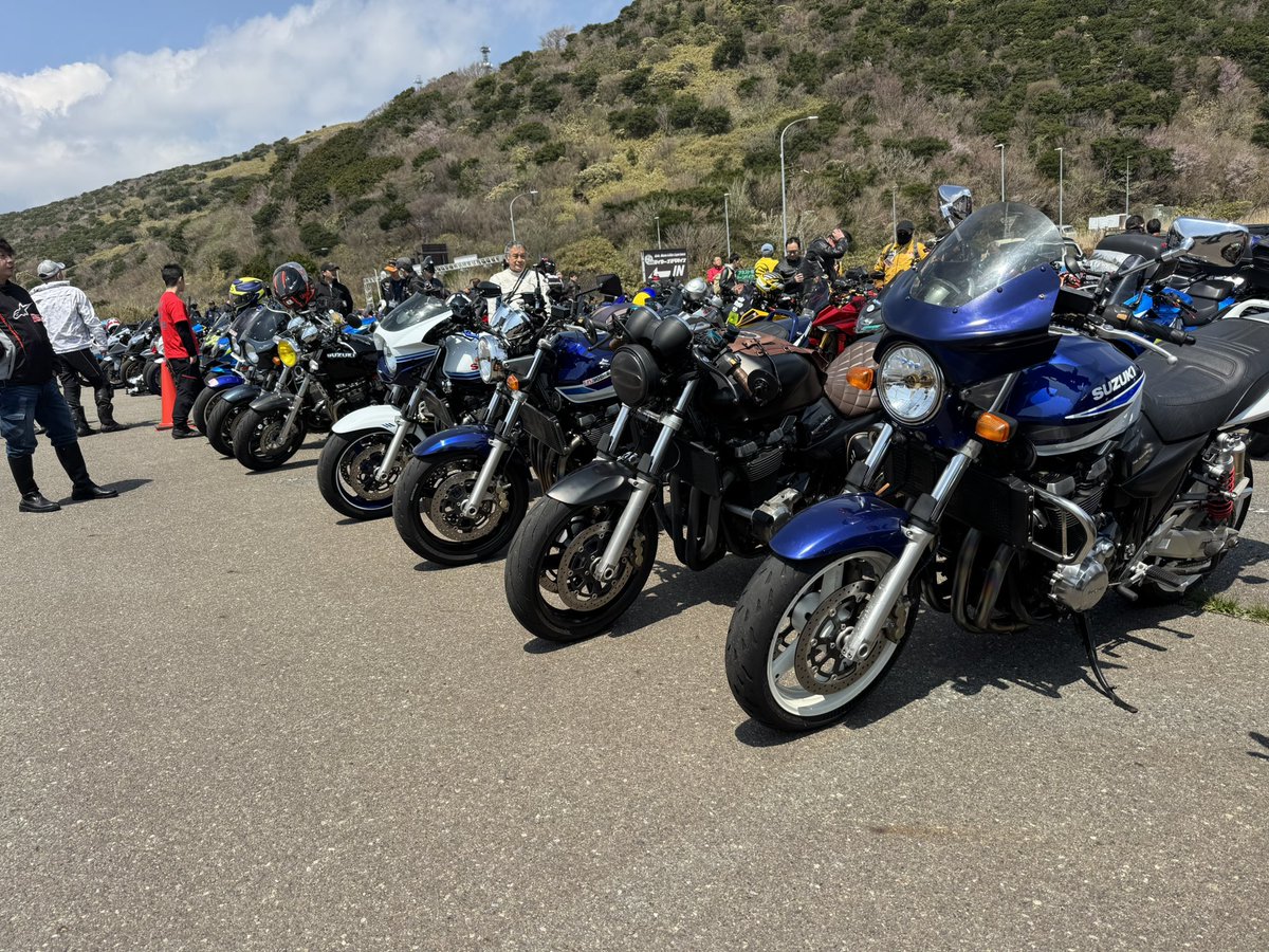 TOHKI8's tweet photo. #SUZUKIZUKIMEETING  で #バイカーズパラダイス南箱根 に行ってきました。400台近くお変態さんが集まってワイワイがやがやしてきました！ https://t.co/5rGWFjAYZI