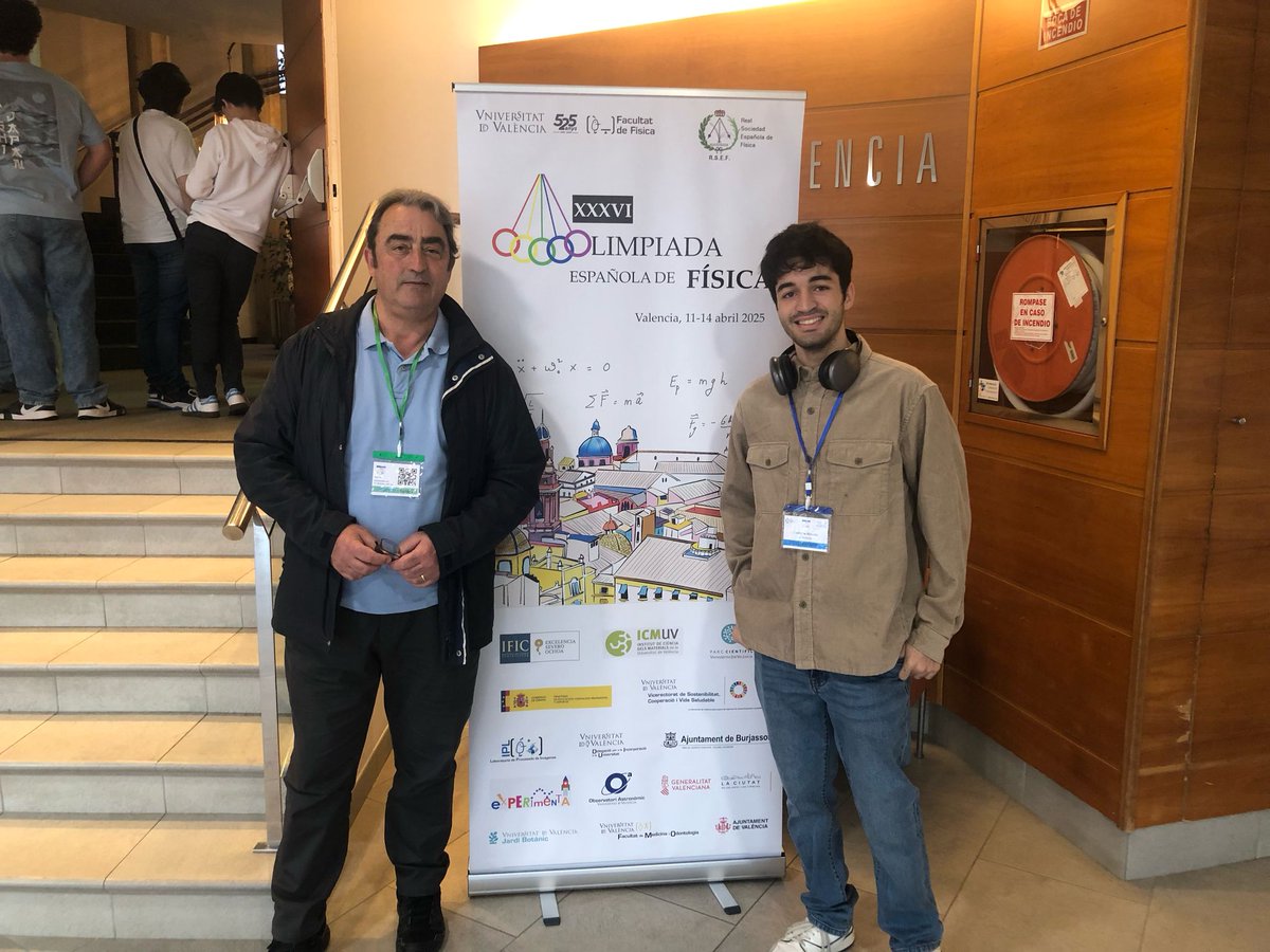 ConsejeriaEduc1's tweet photo. Hoy y mañana, 12 y 13 de abril, se celebra en Valencia la fase nacional de la Olimpiada de Física. En esta competición participa el alumno del CER que ha ganado la fase local de Marruecos Ghassane Nouijai. Está acompañado por su profesor, Antonio García. https://t.co/5aG8xrGbrZ