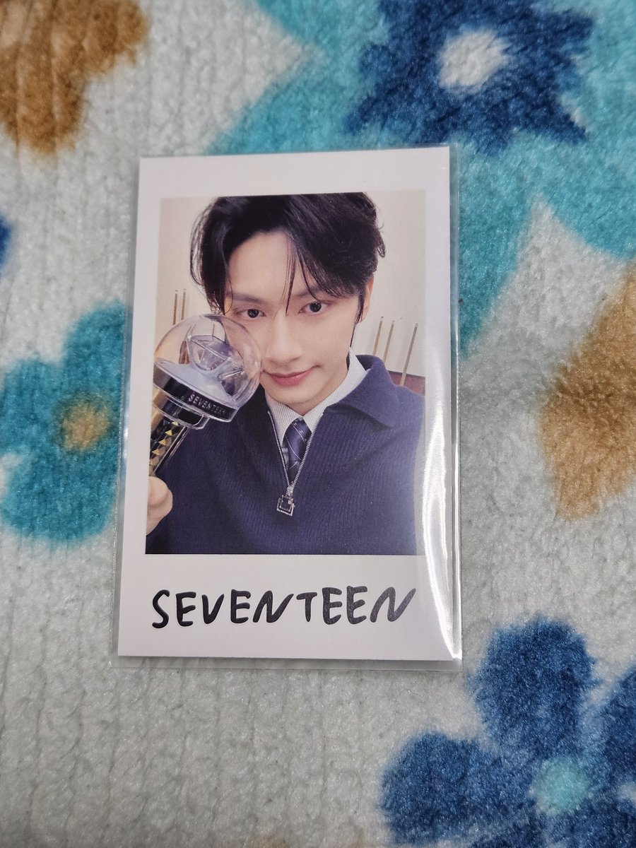 hs15ruruys24's tweet photo. SEVENTEEN  セブチ  Holiday インスタントチェキ  交換

譲  CARAT棒  ジュン
求  CARAT棒  ホシ

20↓✕
迅速に対応してくださる方
郵送希望です https://t.co/TpafC4TEuf