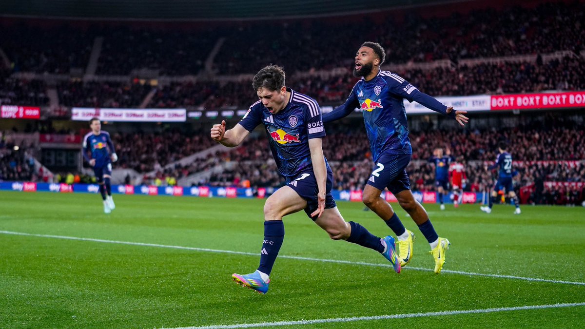 LeedsShirts13's tweet photo. Last season Leeds failed to win any game in the blue away kit. That included a league cup game at League 2 Salford. 

This season Leeds have not lost in the blue 3rd kit. Remains to be seen (if we end up in the play offs) whether this will continue. 

Blue at home? 🔵

#lufc https://t.co/UAC3RnOTXm