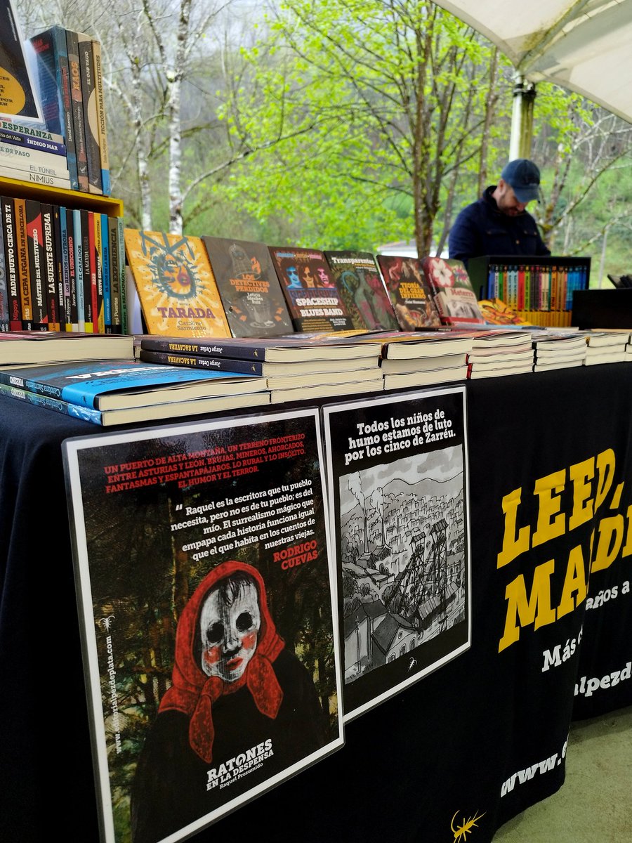 pezdeplata's tweet photo. Ya estamos en Morcín, hasta las 20:00. 💚
#morcín #feriadellibro #libros #librosrecomendados📚 #devoralibros #pezdeplata https://t.co/lN6JQ1e1Tu