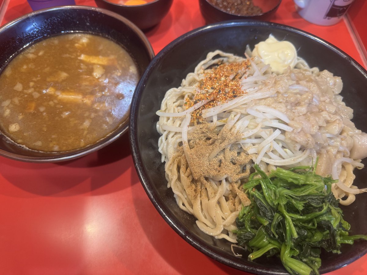 Chelsea_kom's tweet photo. 今年初の桐龍のつけ麺。
つけ汁つけずにズルズル
つけ汁つけてズルズル
またまたつけ汁つけずにズルズル
相変わらず楽しすぎ美味すぎのつけ麺ｻｲｺｳ
そして久しぶりのあの方にも…！🙇

辛つけはやくくいてぇ……… https://t.co/1waWXlUbJk