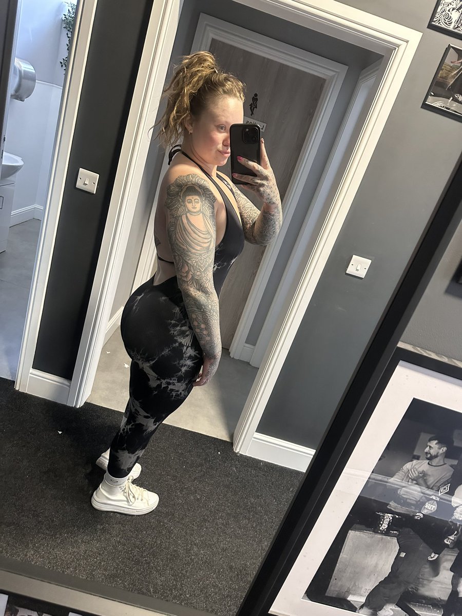 The most killer leg session yesterday, just look how strong and powerful they are, perfect for crushing you head with 💀😏