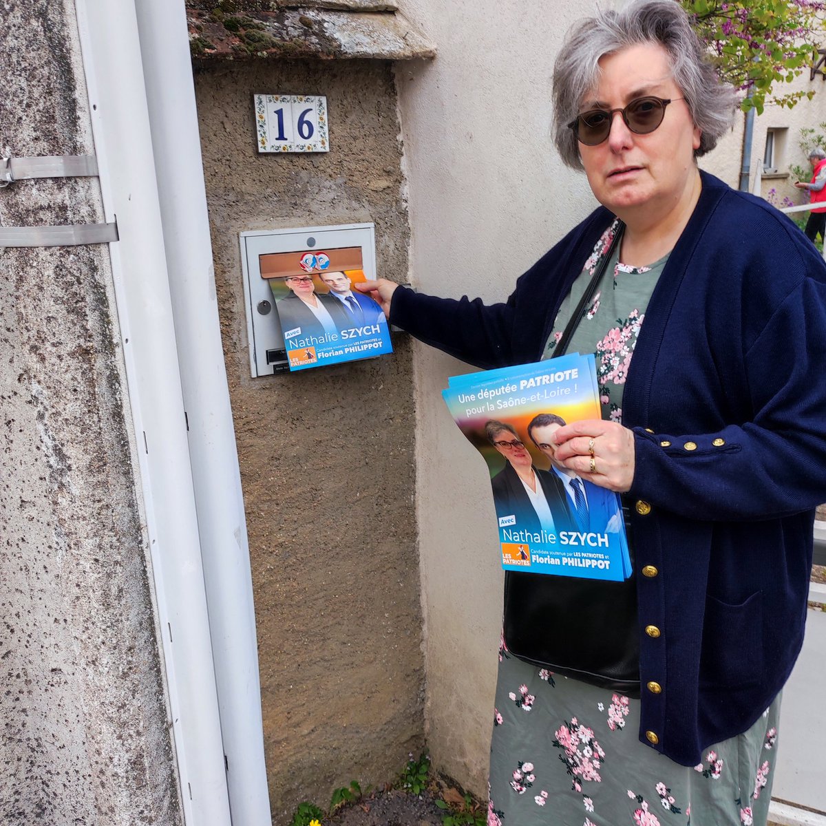 SZYCH1's tweet photo. Ce matin sous une petite pluie nous sommes en campagne pour les législatives partielles 18/25 mai circo 05 71 !
Merci Claude et Frédéric !
@_LesPatriotes https://t.co/KepxzAKpvV