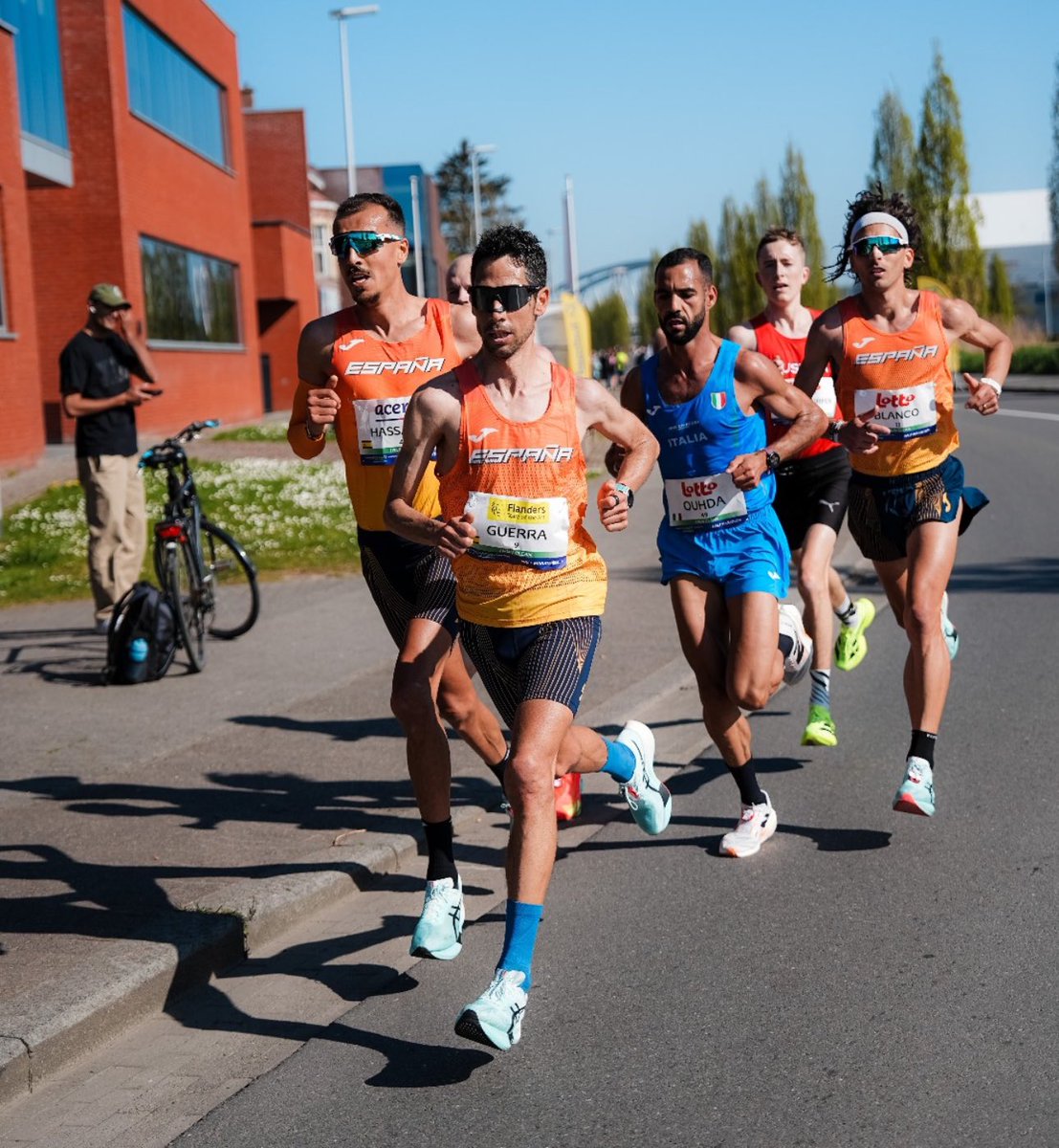 Juan Carlos Higuero (@higuero_jc) on Twitter photo Lo de Javi Guerra hoy en el Campeonato de Europa de medio maratón es de locos. 🔝
Con 41 años y 5 meses, ha sido noveno, tercer español y clave para la plata por equipos para 🇪🇸.
Eres un ídolo. Enhorabuena, Javi.
¡A seguir soñando!
📸 <a href="/atletismoRFEA/">atletismoRFEA</a> Lo de Javi Guerra hoy en el Campeonato de Europa de medio maratón es de locos. 🔝
Con 41 años y 5 meses, ha sido noveno, tercer español y clave para la plata por equipos para 🇪🇸.
Eres un ídolo. Enhorabuena, Javi.
¡A seguir soñando!
📸 <a href="/atletismoRFEA/">atletismoRFEA</a>