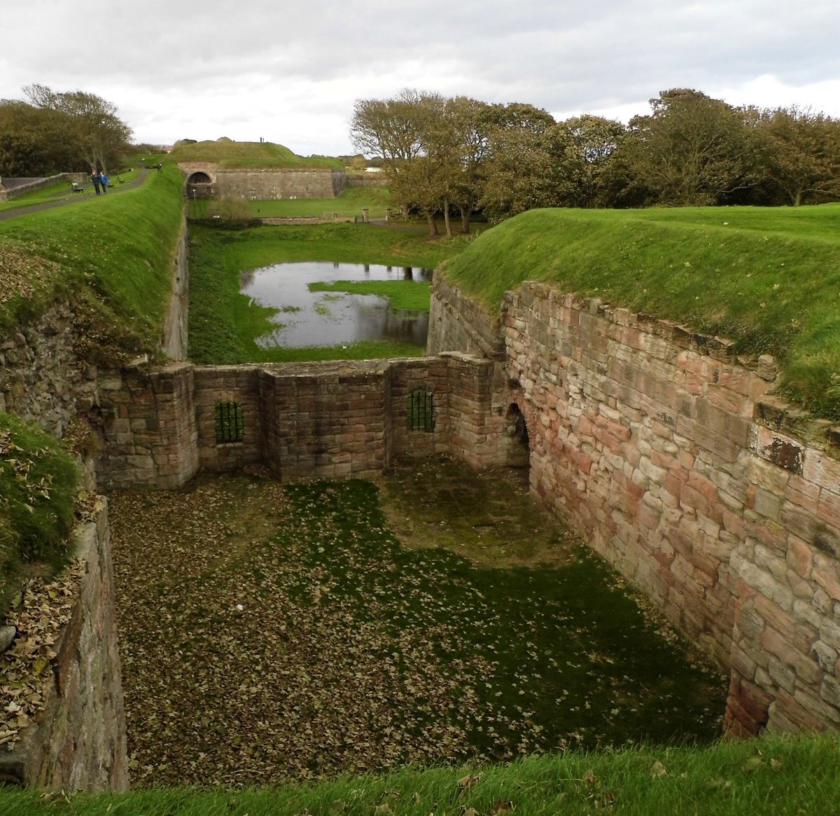 battleftrust's tweet photo. Saturday 10th May 2025, 10am
Walk - The Elizabethan walls of Berwick-upon-Tweed

A guided tour by authors John Sadler and Bev Palin of the walls and barracks of Berwick-upon-Tweed, covering three centuries of border war and bloodshed.

For further details see 'Events' in our bio https://t.co/lB41tGcYBc