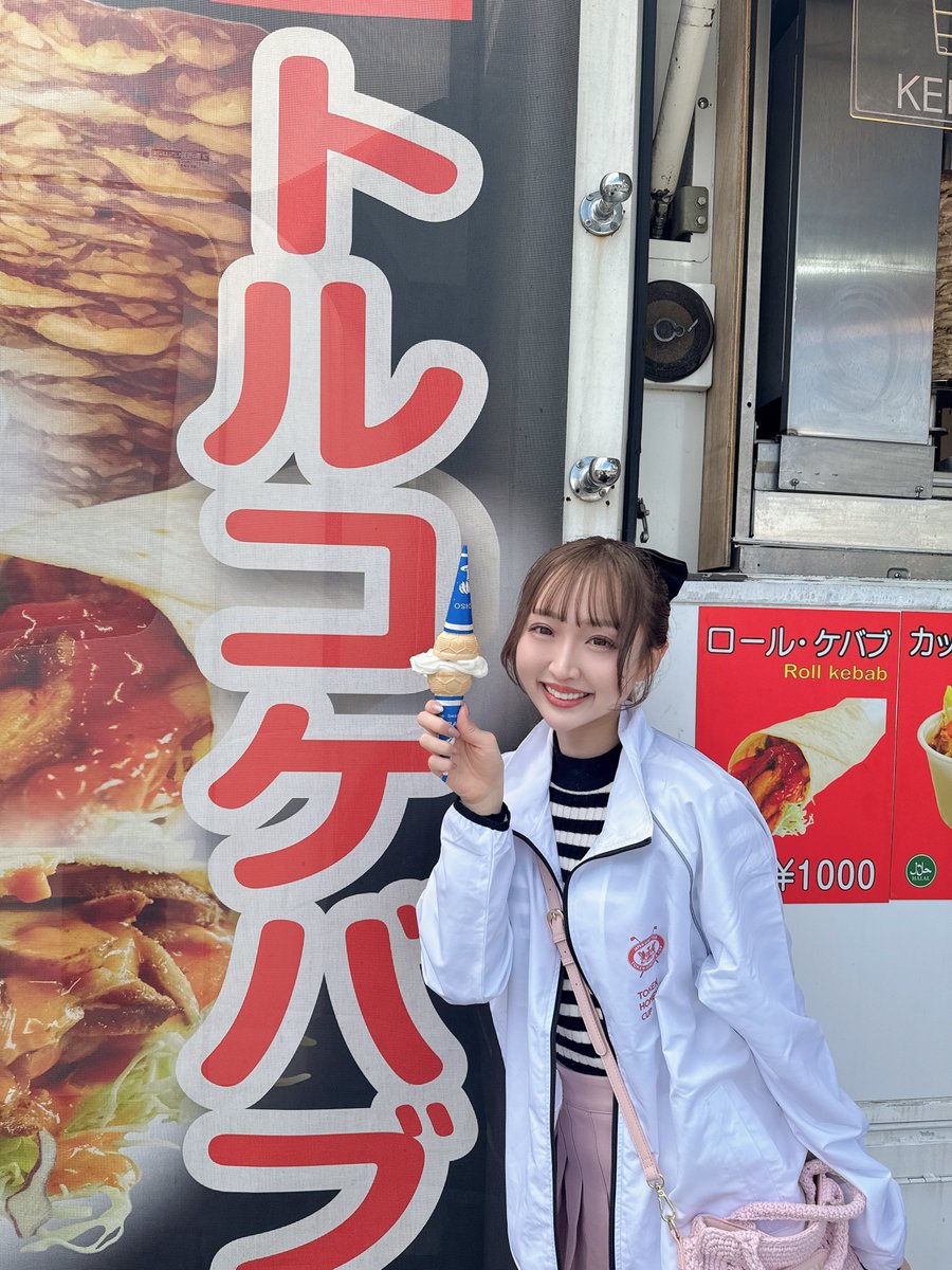 token_cup's tweet photo. KEBAB TIMEは、今回トルコアイスも出展頂いております!
あの伸びる不思議な食感を思い出すと無性に食べたくなってしまいますね!
#KEBABTIME
#YATAIフェス
#東建ホームメイトカップ
#ほしのまりあ
#グルメ女子 https://t.co/2SAjJAkKiQ