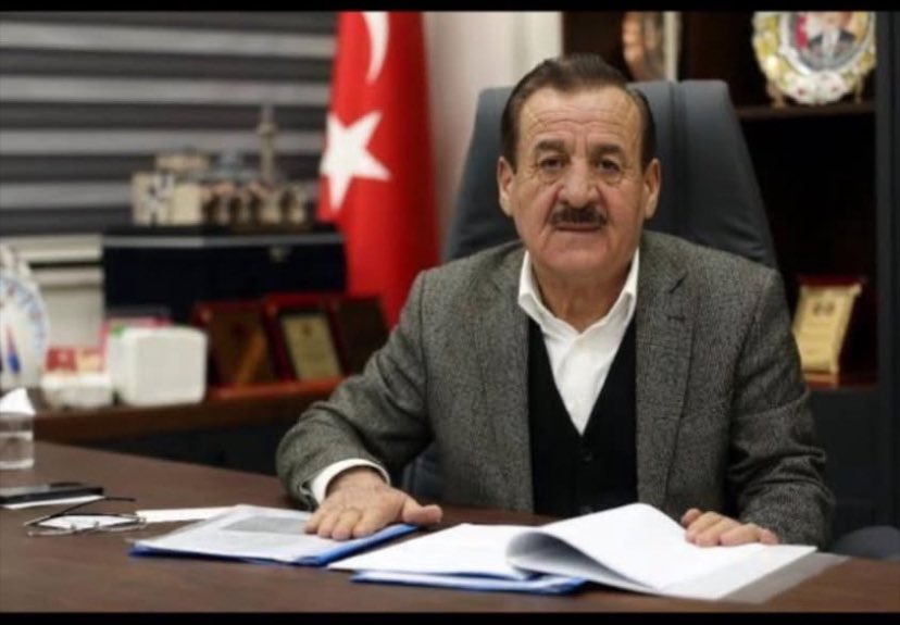 Memleketine ve milletine fedakarane şekilde yıllarca hizmette bulunmuş, siyasi nezaketi ve kadirşinaslığıyla insanların gönlünde taht kuran ,bölgemizin kanaat önderlerinden önceki dönem Hasköy Belediye Başkanımız, kıymetli büyüğümüz Sayın HİKMET KARAYEL'in vefatını derin bir