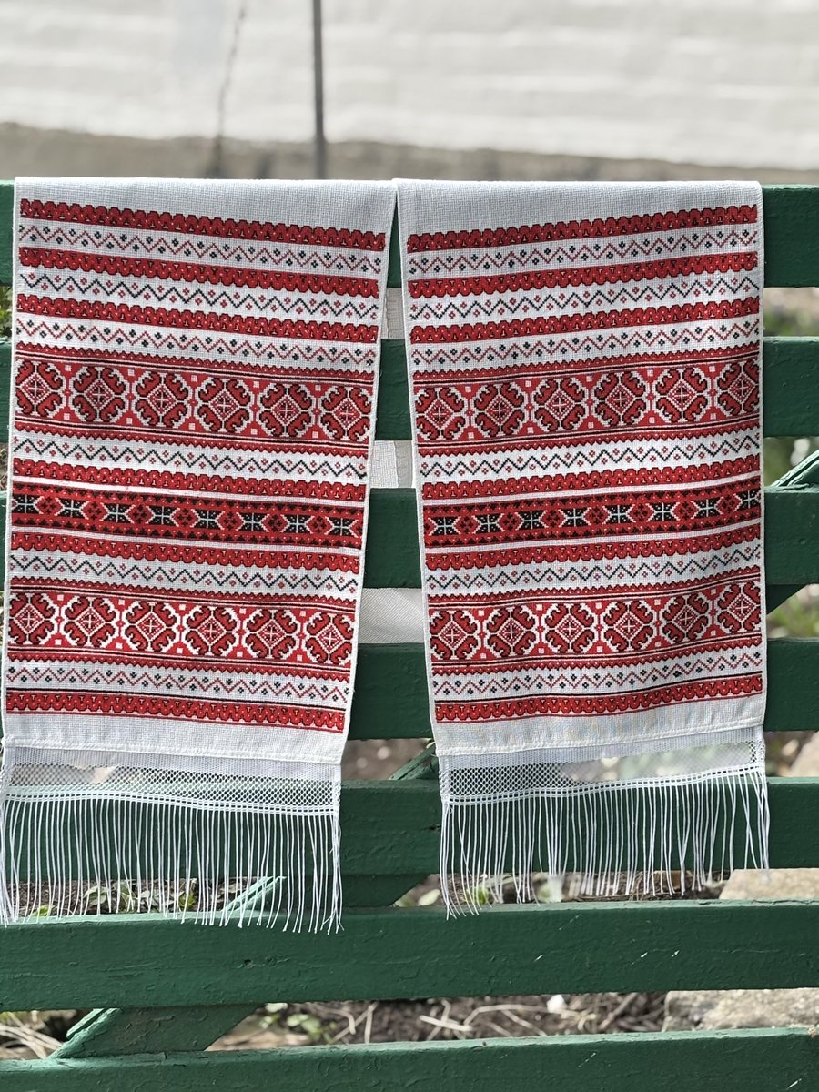 Ukrainian_dolls's tweet photo. Friends who have known me for a long time, sometimes I have old things with a history. Today I received an embroidered towel from sunny Odessa 🌞 This towel was once embroidered by a mother for her son. It was like a talisman. Now they have given it to me, to sell, to raise funds https://t.co/pgI6aUW7fj