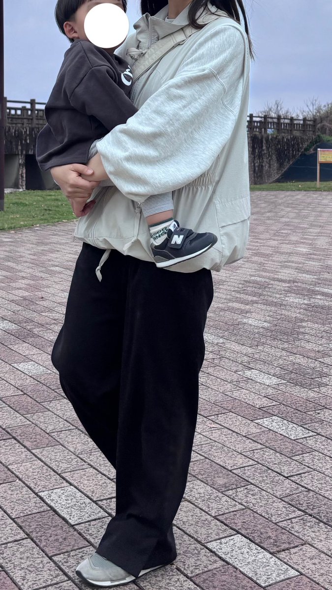 13tlea's tweet photo. 息子と出掛けるときしか無いからスカートなんて履かなくなったし、なんとも動きやすい服装しかしなくなった。最近はユニクロのミニショルダーバッグを愛用してる🎶 https://t.co/NJjDkWvp9D