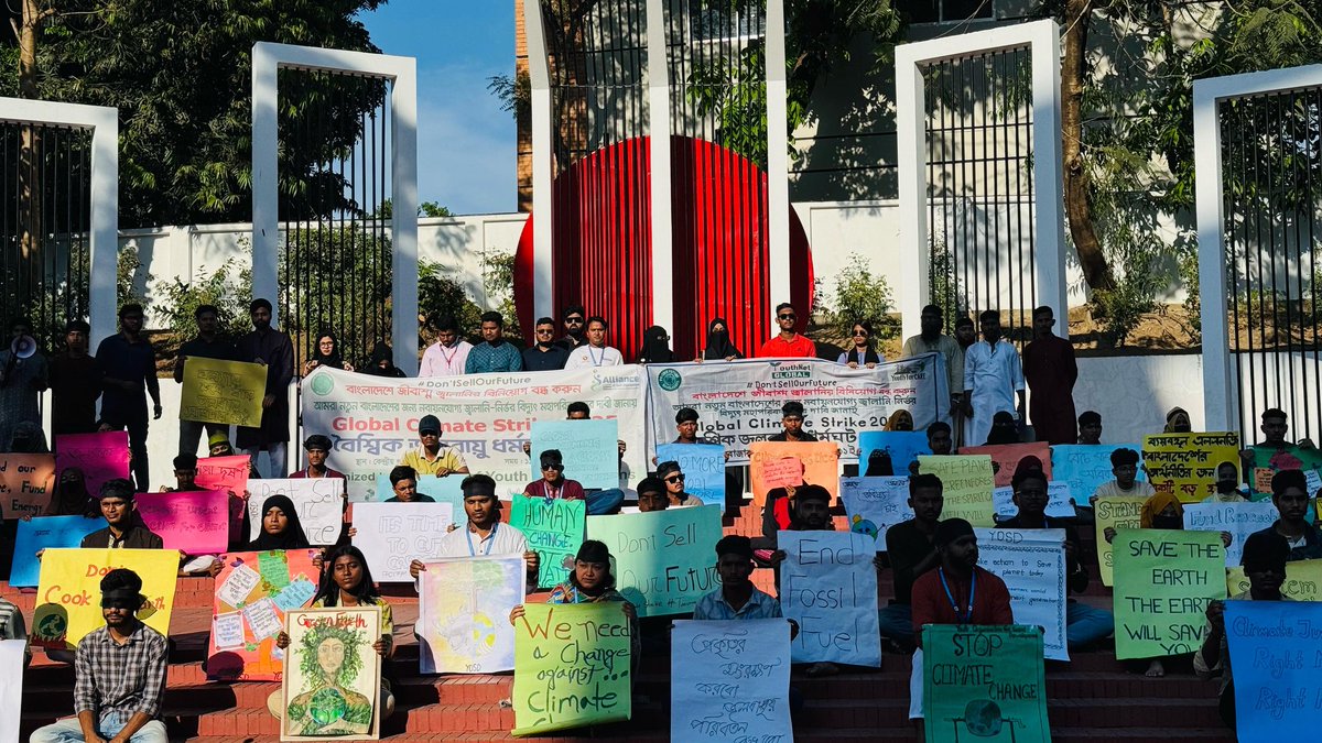 PialShil's tweet photo. যদি না থাকে পৃথিবী, তোমরা-আমরা করবো কি!
Climate Justice Right Here Right Now✊✊
#Don'tSellOurFuture ✊✊✊
#Cox's Bazar
@HamidKysar @JimranMohammed @SohanYouthNetG https://t.co/8tVbfDtIyY