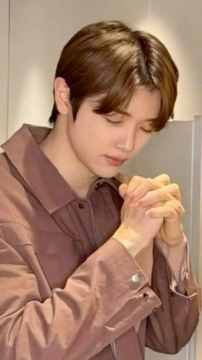 qorhvk_dy's tweet image. 초딩때부터 알고 지낸 오빠 친구
지 생일 때마다 우리집 와서 초 끄고 8년째 똑같은 소원 빌고 앉아있다

-애 저한테 시집오게 해주세요
-지독하다 8년째
#숑사연애