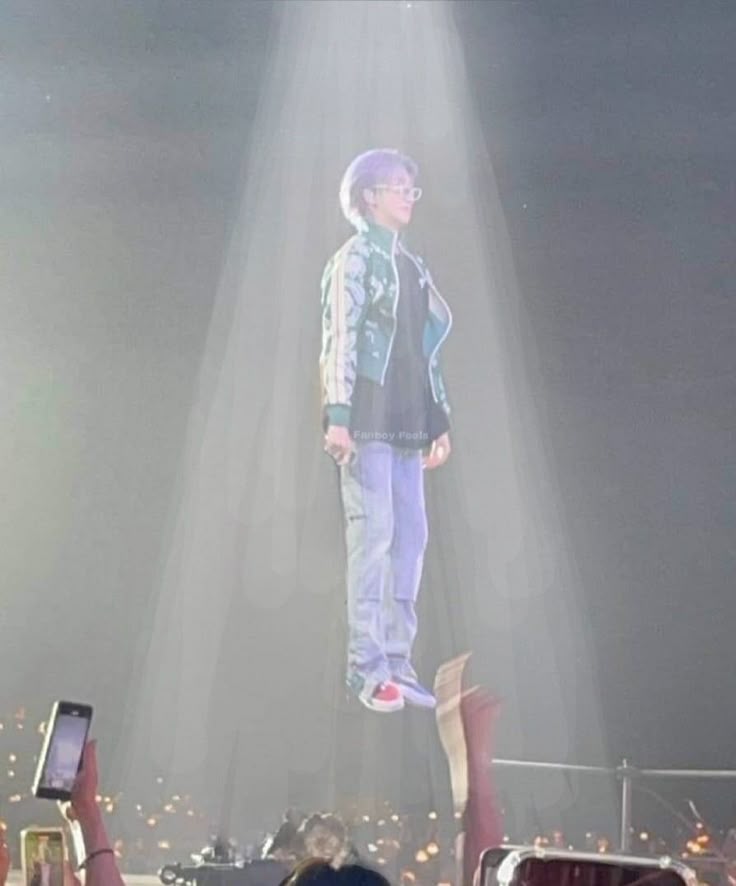 a 🧶 of seventeen's questionable things that make you want to join their circle.