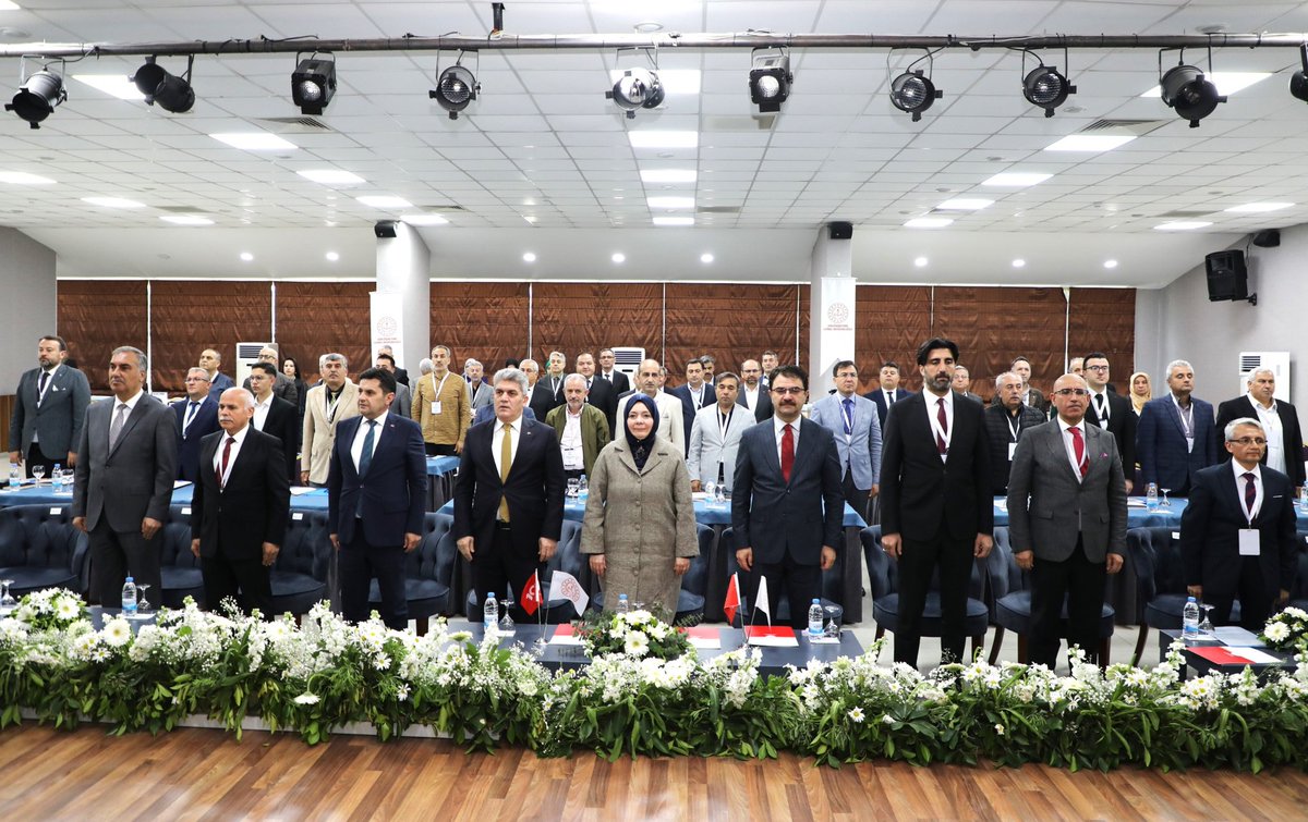 meb_dinogretimi's tweet photo. 📌 Genel Müdürlüğümüzün koordinasyonunda tertiplenen "Akdeniz Bölgesi İmam Hatip Okulları Bölgesel Yönetim ve Strateji Çalıştayı", Bakan Yardımcımız Doç. Dr. Celile Eren Ökten ve Genel Müdürümüz Dr. Ahmet İşleyen'in katılımlarıyla Antalya'da yapıldı.

👉https://t.co/tMjNIWAXv3 https://t.co/6EjarQAAY0