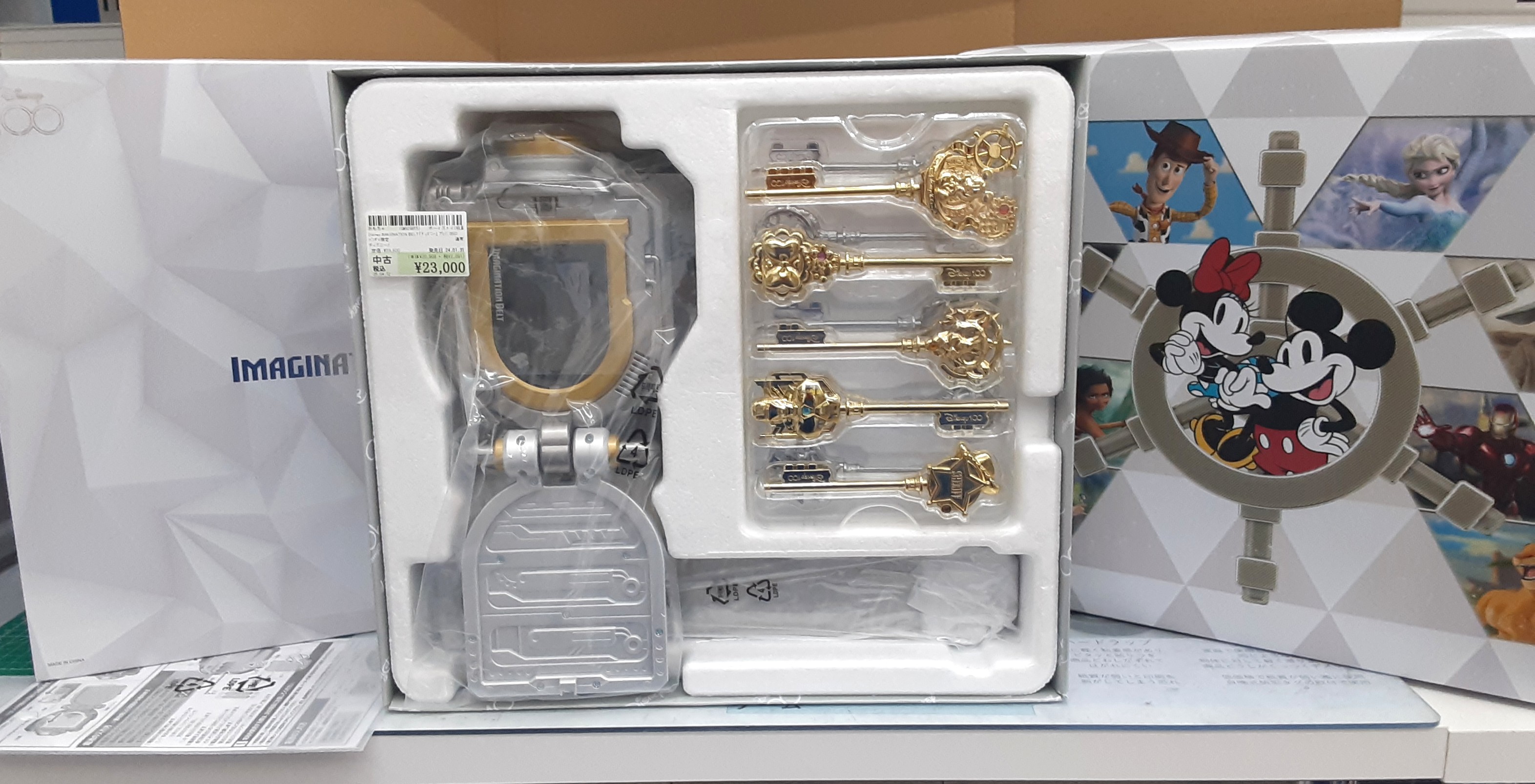 バンダイ公式】ディズニー100周年を記念!!夢がつまったベルト「Disney