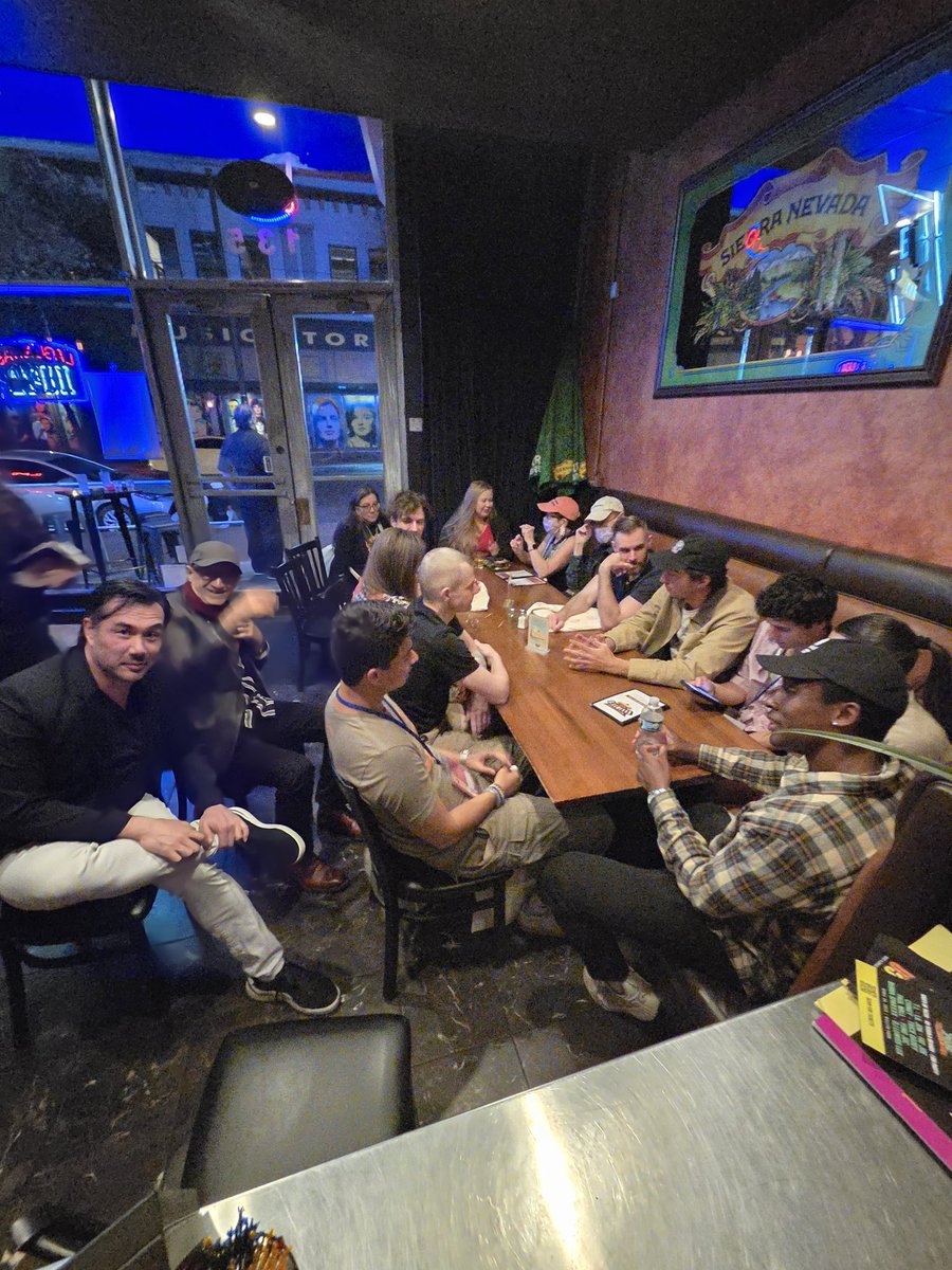 AZFilmFest's tweet photo. Another great late night Filmmaker hang out!
So much discussion, so much laughter!
Can't wait for their last weekend of AzIFF FUN!
#AzIFF
#AzIFF33
#Elliott's https://t.co/qtLQj66WDI