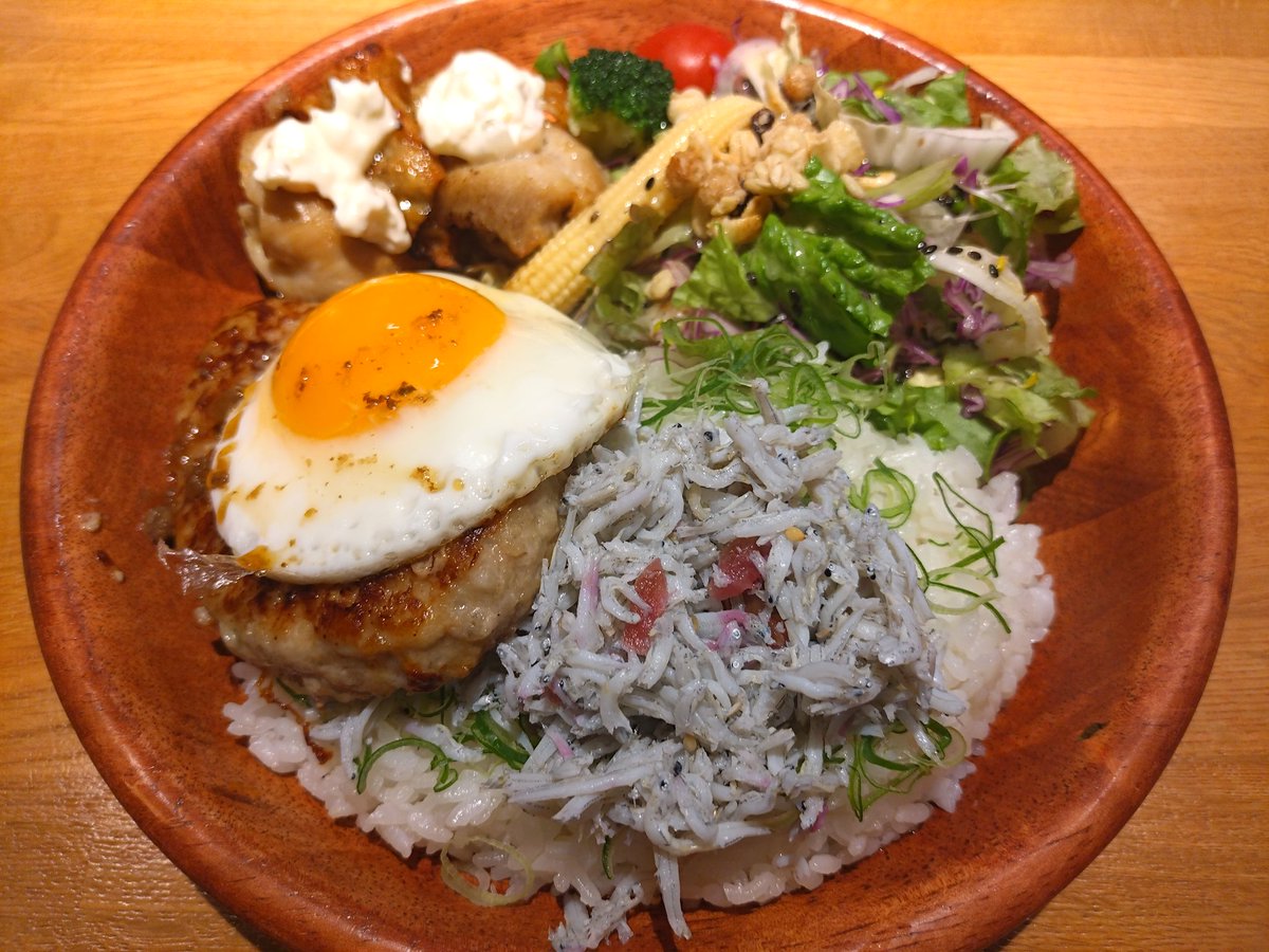 釜揚げしらすご飯に惹かれて
ディッシャーズ
梅としらすの塩味がとても良き！
#喰らえガブちゃん