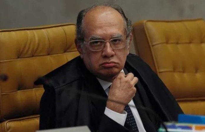 OdnaldaW2's tweet photo. Quem manda na CBF é Gilmar Mendes e seu filho, Francisco Mendes.

STF invadiu tudo no Brasil, nem o futebol escapou. https://t.co/OjXFA2Y2RC