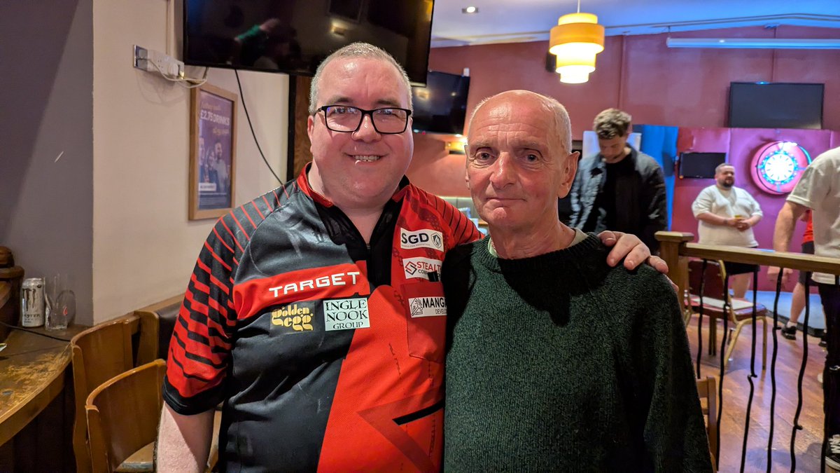Been to many a nights at the Cleve, Wolves nights, speedway nights and other darts night but this was one of the best. What an absolute top bloke 😍 
#LetsgoBuntingmental