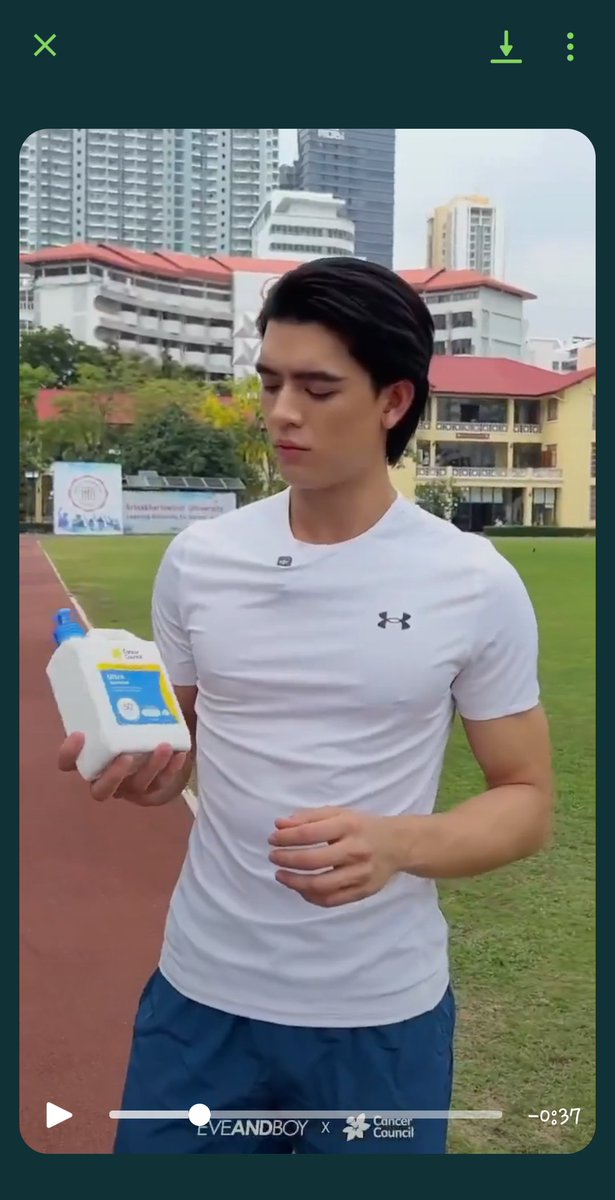 wYluvTaec's tweet photo. 😂😂 big boy and big suncream bottle
#JossWayar
#Cancercouncil #eveandboy #กันแดดแห่งปี #bestsunscreen #sunscreen #สงกรานต์2025
#songkarn2025 https://t.co/2gfs5W5zpk