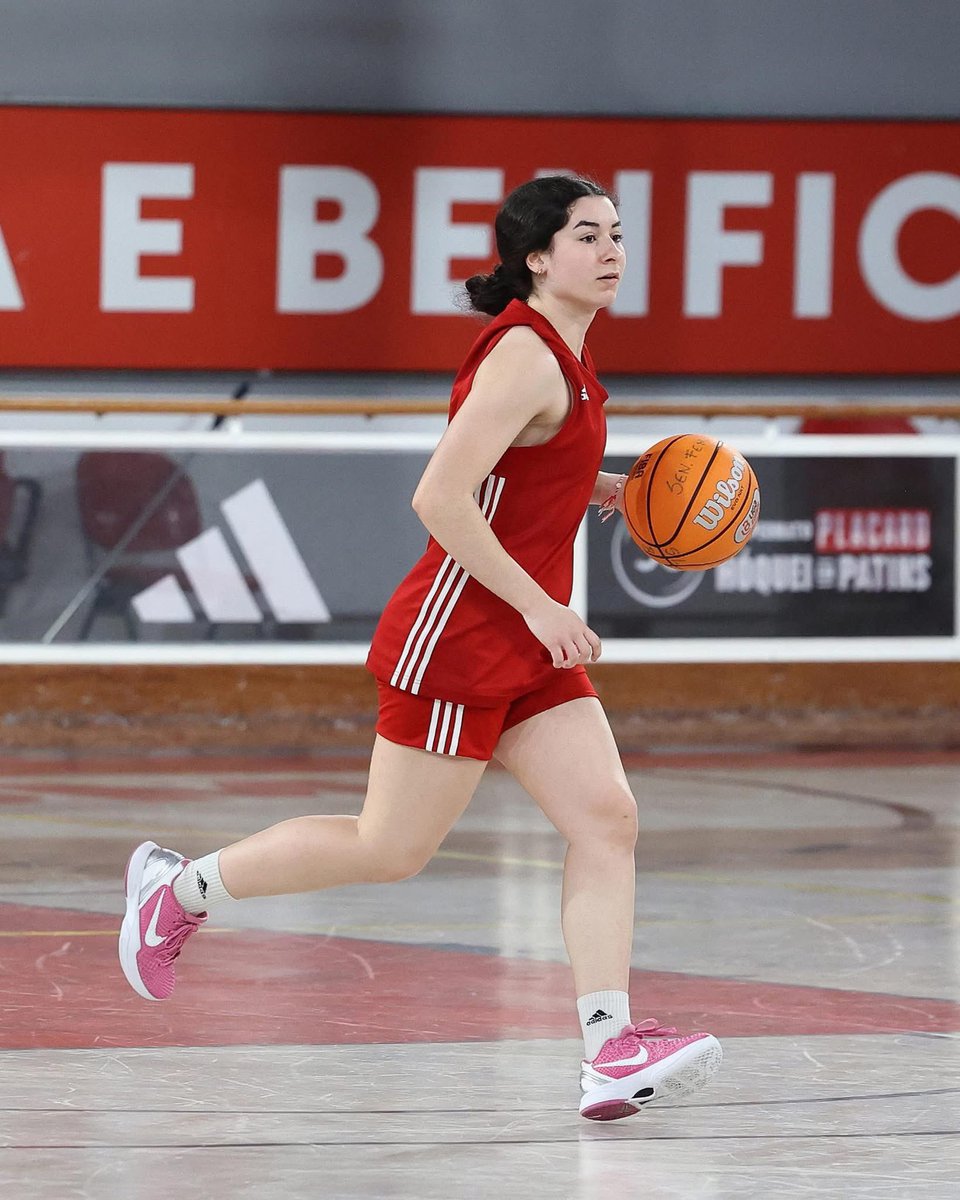 cesto1904's tweet photo. Com apenas 16 anos de idade, Beatriz Palma estreia-se nas opções da equipa principal, depois de já ter feito alguns treinos.

A equipa está privada de três bases (Inês Faustino, Inês Viana e Marta Martins).

Artémis Afonso está de volta e Clarissa dos Santos continua de fora. https://t.co/eNRVqfTB7J