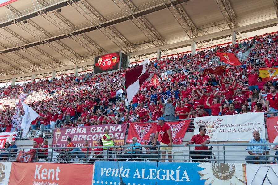 RealMurcianismo's tweet photo. HOY ES UN DÍA ESPECIAL, HOY JUEGA EL REAL MURCIA.

Por los que ya no están.
Por los que siguen.
Por los que han vuelto.
Por los que se fueron.
Por la afición.
Por el escudo.
Por los años en el barro.
Por los fracasos.
Por las dificultades.
Por las injusticias.

ES EL MOMENTO❤️🤍 https://t.co/8j5zWEgRZq