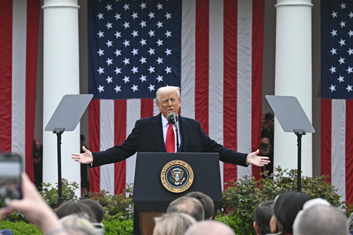 MarioNawfal's tweet image. 🇺🇸TRADE WAR GOES DEEP - TRUMP PLANS TO MINE THE PACIFIC TO BEAT CHINA

Trump’s next power play? An executive order to raid the Pacific seabed for critical metals - all to dodge China’s chokehold on rare earths.

With Beijing controlling nearly 70% of global supply and tightening…