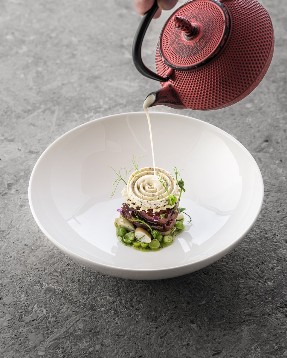 DataiLangkawi's tweet photo. Renowned for his precision and flair, 3-Michelin-starred Chef Jan Hartwig brings his signature finesse to our rainforest haven for a special tasting menu at The Dining Room on 18 and 19 April.
 
#TheDataiLangkawi #DiscoverDatai #TheChefSeries https://t.co/5NlCqUZ1DP