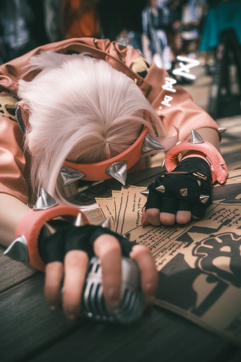 ん〜……お客さんが8人……

             そんな……

    8人も……いる……💤