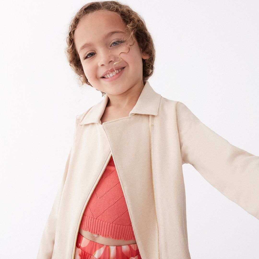 Chaqueta de felpeta y lúrex NAMIBIA de la colección A Garden in the Desert 🩰 
El complemento ideal para las ocasiones más especiales.

#canadahouseofficial #weRcanada #spring #fashion #kids #modainfantil #agardeninthedesert