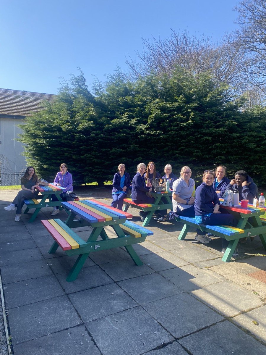 The team at City Hospital's Links Resource Centre have been making the most of the fine weather this week by enjoying their breaks al fresco at these fantastic benches 🥙 Thank you to everyone whose generous donations have supported these 🌈💙 <a href="/NHSGrampian/">NHS Grampian</a> <a href="/HSCAberdeen/">Aberdeen City HSCP</a>