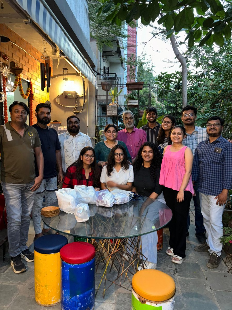 threedotdesigns's tweet photo. From day one to done, what a journey it's been 🌟
Bidding farewell to Charmy, Namrata and Prashansa, who brought their creativity and spark to Three Dot Designs.
#threedotdesigns #3DD #3dotdesigns #graphicagency #designagency #designstudio #newintern #internship https://t.co/GeXgA8Vz3O