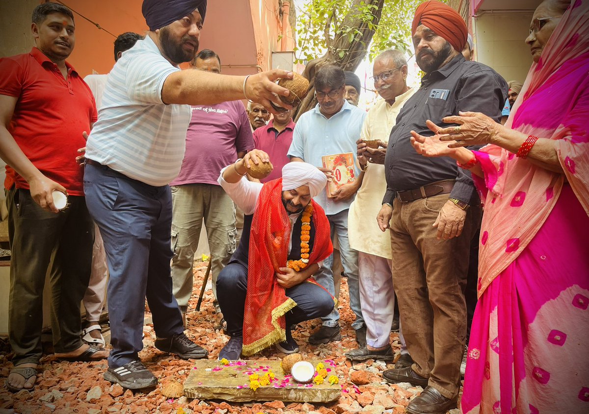 JarnailSinghAAP's tweet image. तिलक नगर में कायम है,काम की राजनीति..
C ब्लॉक ख्याला कॉलोनी के निवासियों को गली के नवनिर्माण पर हार्दिक शुभकामनाएं..
यह कार्य आपके टैक्स द्वारा एकत्रित विधायक निधि कोष से करवाया गया..

#devolopment #work #mlaforpublic #inaugration #arvindkejriwal

@arvindkejriwal @aamaadmiparty