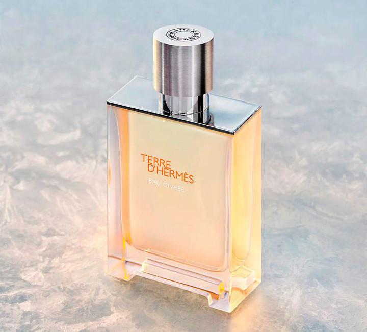 PetalsCosmetics's tweet photo. A fresh&amp;intense Terre d'Hermès Eau Givree  combines the vigor of citron&amp;the incisive freshness of juniper berry with the power of Timut pepper.The striking sensation of an icy breeze is juxtaposed with the generosity of the woody,mineral notes characteristic of Terre d'Hermès. https://t.co/ufeUHVOcRY