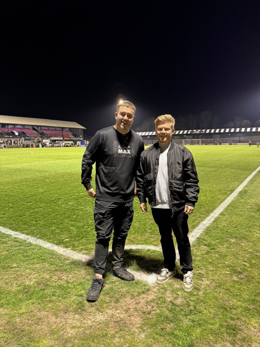 alexgriffin23's tweet image. Pitchside last night at Ayr vs Falkirk, unbelievable atmosphere, video out soon with @The_Sam_North #Ayr #Falkirk