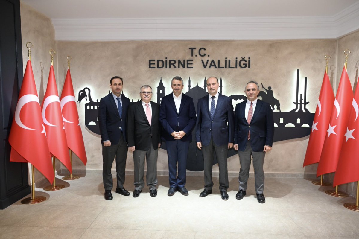 📍Bugün, Cumhurbaşkanlığı Milli Saraylar Başkanı Dr. Yasin Yıldız’ı, Valiliğimizde misafir ettik. 

Ülkemizin en önemli eserlerinden ve Edirnemizin çehresini değiştireceğine inandığımız Edirne Sarayımızın ihyası, şehrimizdeki tarihi eserlerin restorasyon programları⤵️