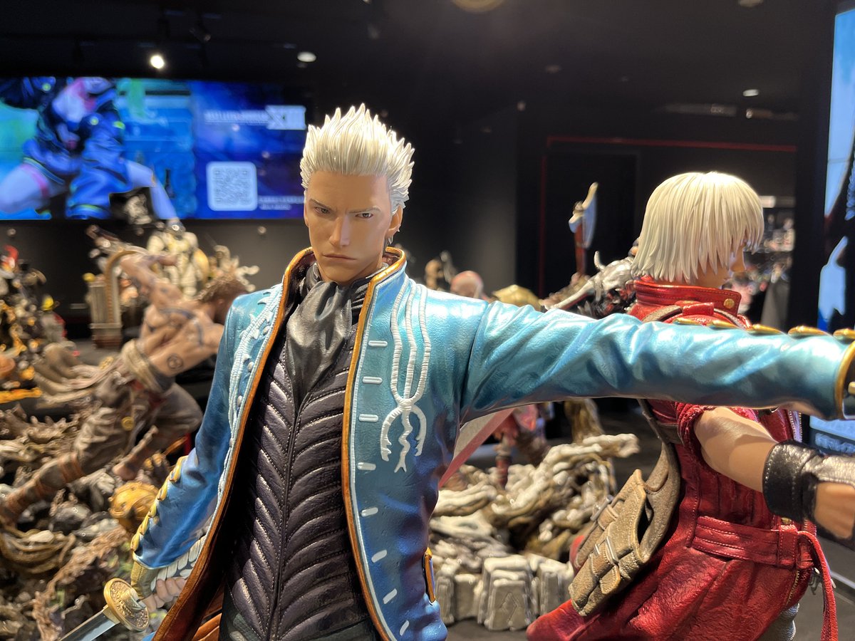 Genki_JPN's tweet photo. Dante and Vergil Devil May Cry statue! https://t.co/8ebFRngeu9