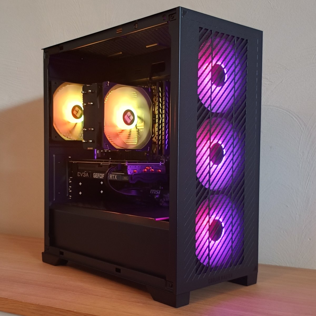 StellaPCs_nl's tweet photo. Twee verschillende RGB kleuren, iets voor jou? #rgb #PCGaming #pcbuild https://t.co/FjiQT3p5QJ