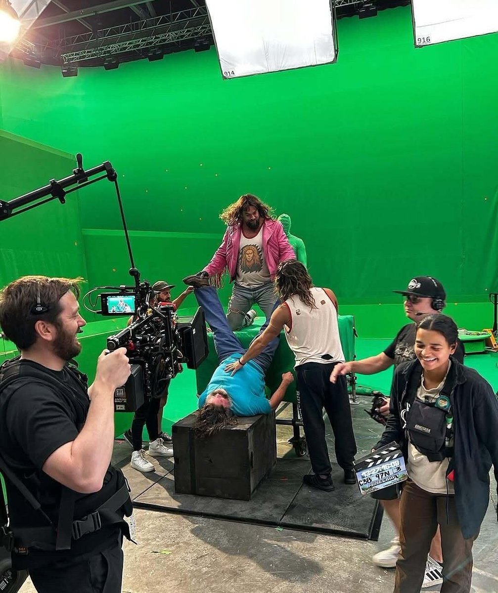 WHAT SCENE WERE THEY FILMING HERE EXACTLY??? 😭😭😭