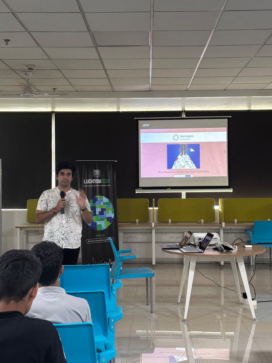 FOSSUnited's tweet image. “Why developer should care about Tech Policy?” by Kaustubh Mishra at #LucknowFOSS.