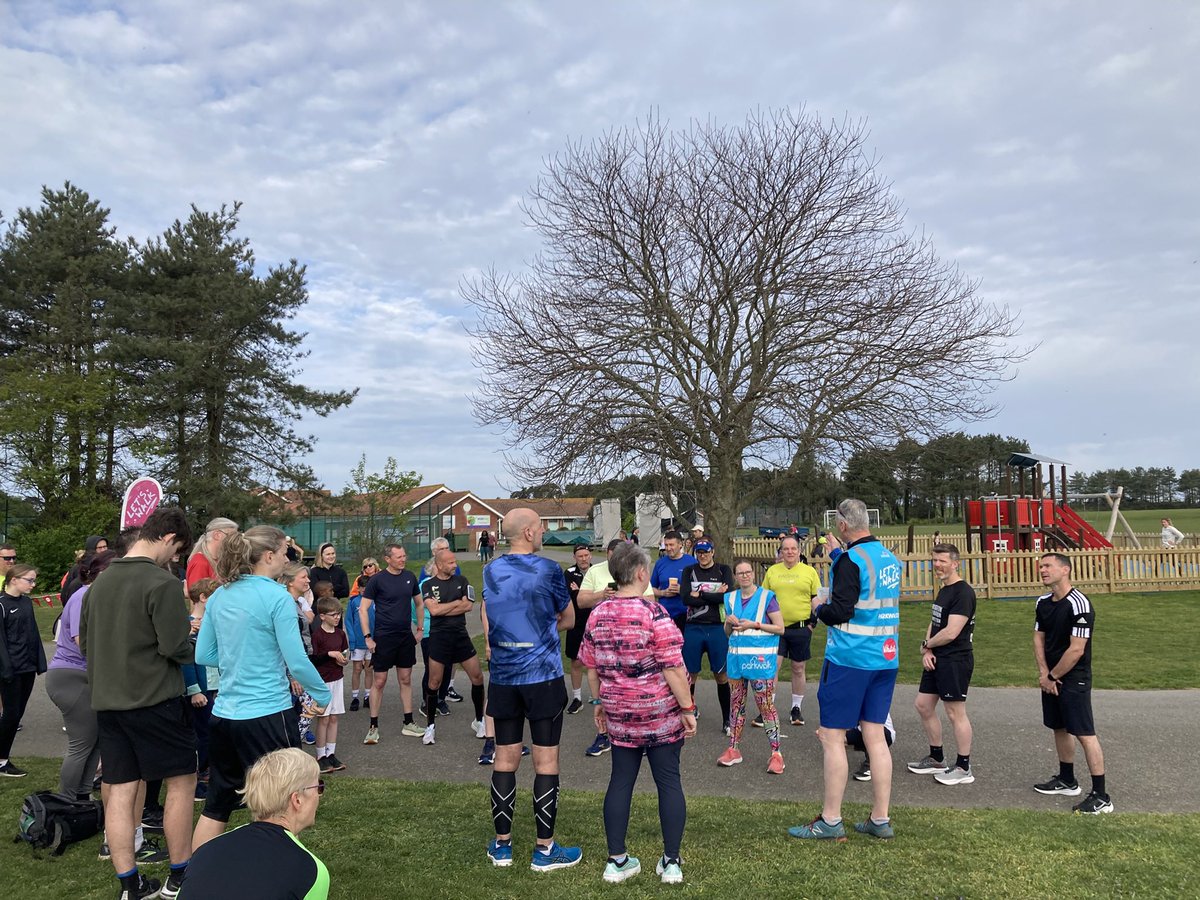Jerseyparkrun's tweet photo. Wow 😱 an amazing 426 joined us to run, jog or #parkwalk today, with 74 first timers & 57 recorded new Personal Bests. This and every Saturday was only made possible by our fantastic 27 volunteers 🙌🏻Great to see so many visitors 🏝️✈️ grabbing the J https://t.co/GX3grnuSj6