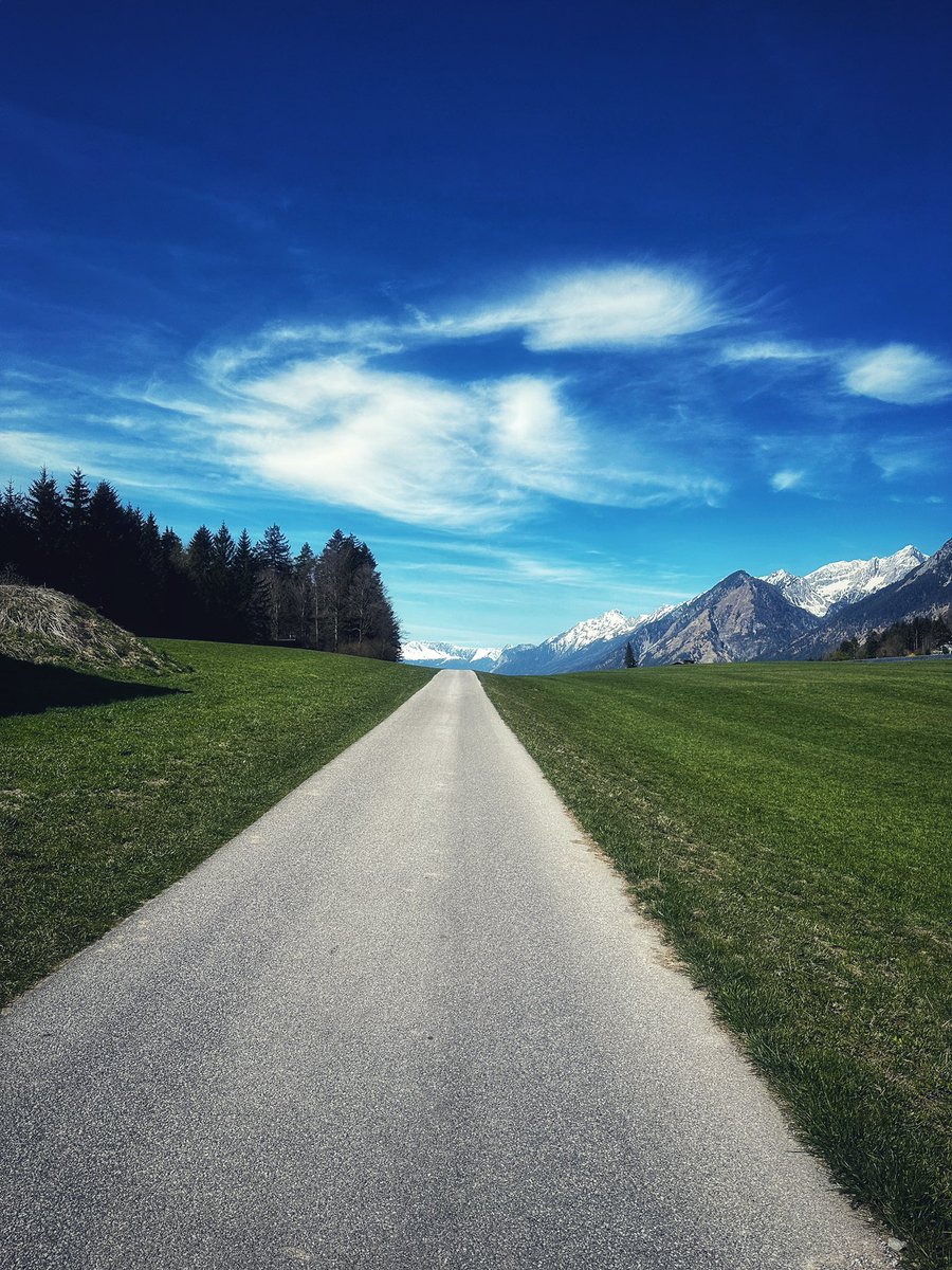 HaraldHolzhamm1's tweet photo. ..graveltour bergblick-maria larch..#gnadenwald #keeponrolling #cube https://t.co/2oJtCdYK7f