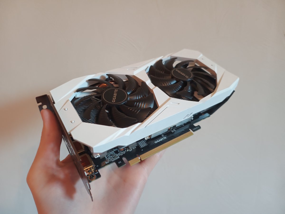 StellaPCs_nl's tweet photo. Custom wit geverfde GPU? Geen probleem! #custompc #PCGaming #pcbuild https://t.co/THfBfw2KFM