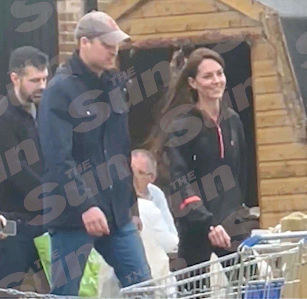 thebluestshade's tweet photo. One year later and no one knows why they staged that photo with William and a Kate lookalike. The way people in the 🇬🇧 love to be deceived by that family is crazy. https://t.co/UH79Mvt3LI