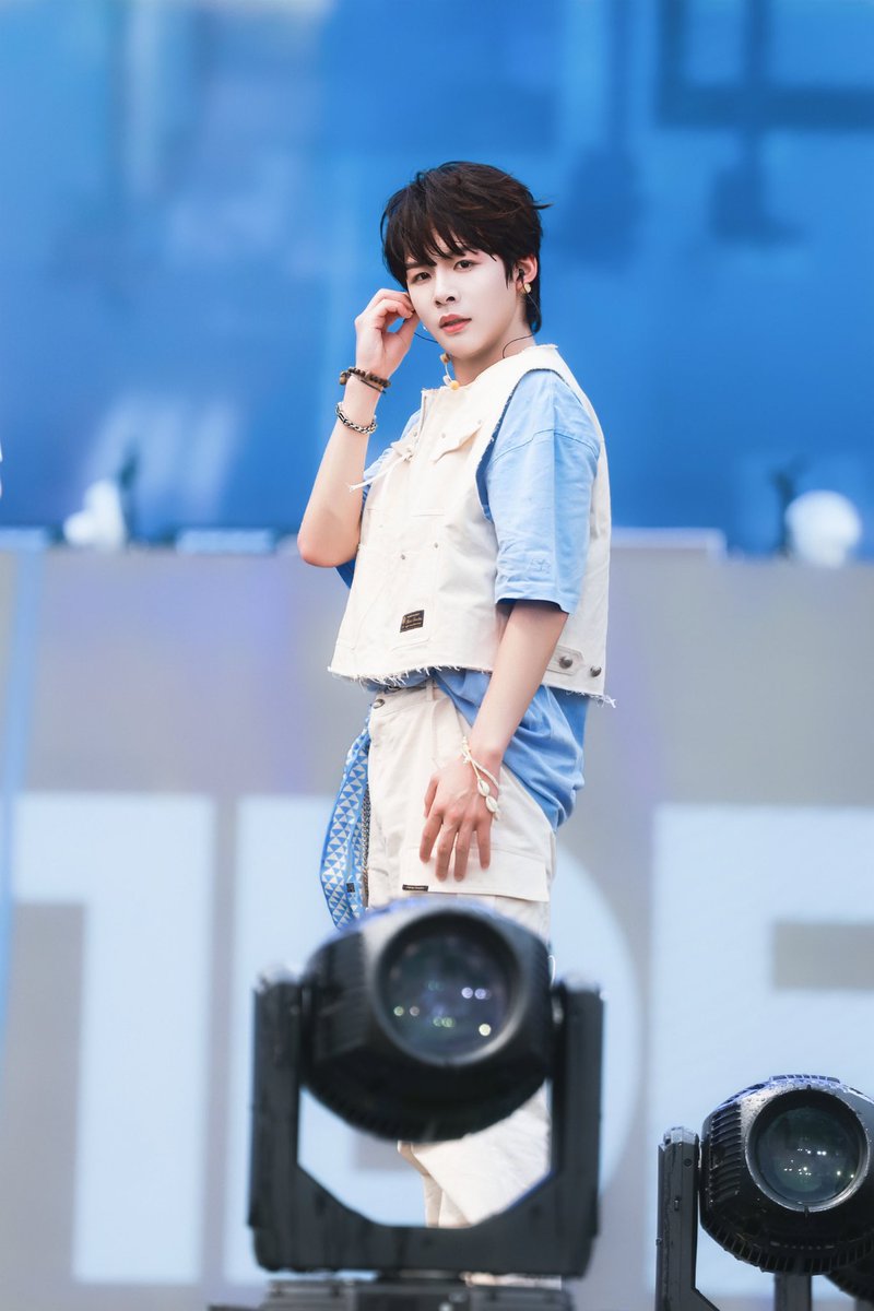 HellooEveryone_'s tweet photo. จี๊ดกับสีฟ้านี่มานฉดใฉ น่ารักมากๆเลยหนิหน่า ˚ ༘♡ ⋆

NexT1DE IN HAINAN

#NexT1DExWATERBOMB
#YaoZihao #NEXT1DE_YAOZIHAO 
#NexT1DE https://t.co/9CBw9xFIXW