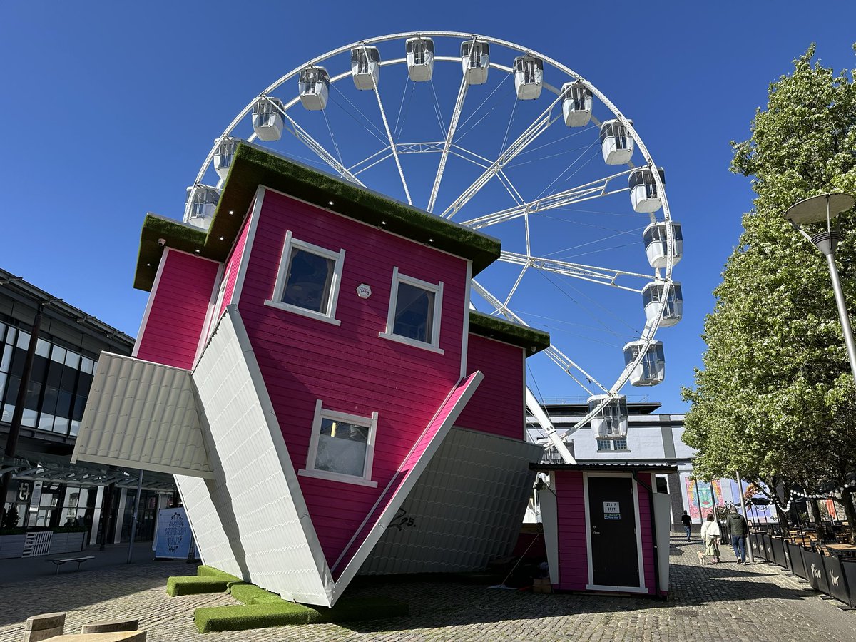 StefRobinson's tweet photo. The Upside Down House, Millennium Square, Bristol 🏠 

#UpsideDownHouse #MillenniumSquare #Bristol #Travel #RobinsonRoams https://t.co/QmxI7ohVvI